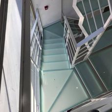 Stairs safety glass 3