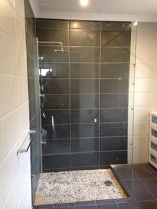 Glass shower door